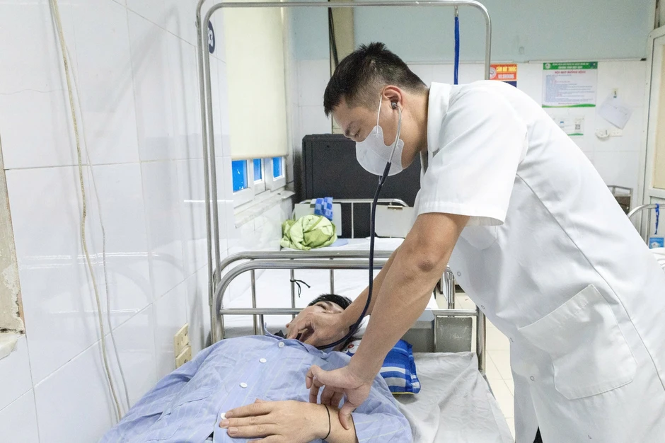 Đột quỵ trẻ hóa, bác sĩ cảnh báo 'thời gian vàng' cứu não Đột quỵ trẻ hóa, bác sĩ cảnh báo 'thời gian vàng' cứu não