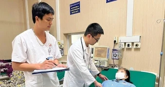 Đốt than xông cảm trong phòng kín, người phụ nữ hôn mê