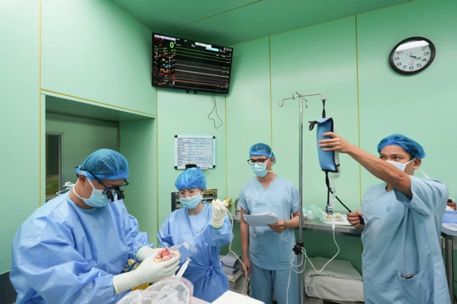 Đưa trái tim từ Hà Nội vào TPHCM hồi sinh cho bệnh nhi 11 tuổi Đưa trái tim từ Hà Nội vào TPHCM hồi sinh cho bệnh nhi 11 tuổi