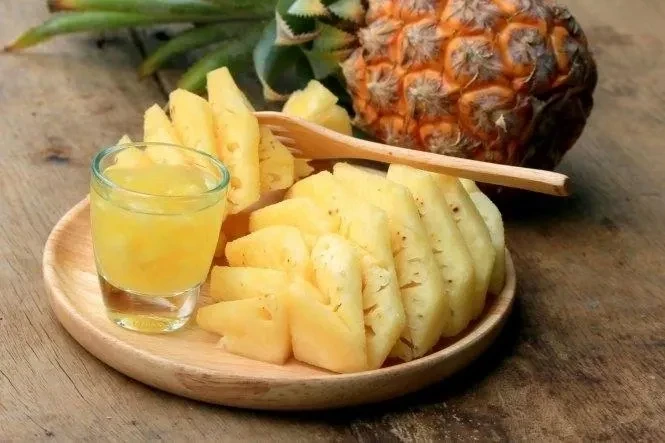 Dứa vào mùa ngọt thơm nhưng những người này không nên ăn nhiều Dứa vào mùa ngọt thơm nhưng những người này không nên ăn nhiều