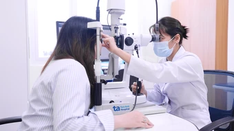 Dụi mắt nhiều gây hại thế nào? - Báo TinVina