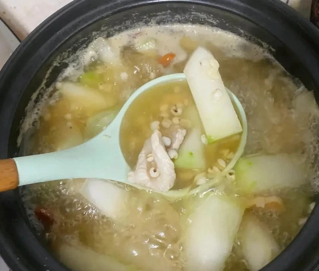 Đừng chỉ biết uống nước lọc vào mùa hè! Đây là 3 loại nước "siêu giải nhiệt", dưỡng da, tăng cường sức khỏe Đừng chỉ biết uống nước lọc vào mùa hè! Đây là 3 loại nước "siêu giải nhiệt", dưỡng da, tăng cường sức khỏe