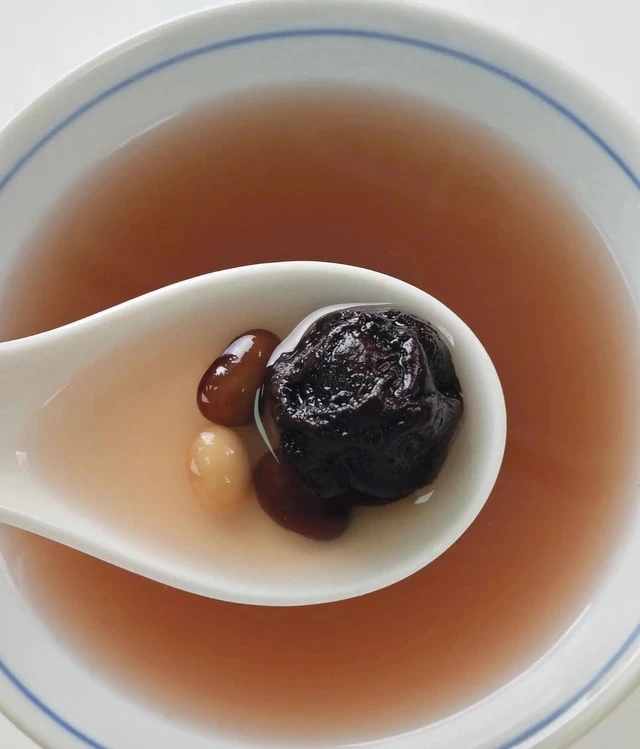 Đừng chỉ biết uống nước lọc vào mùa hè! Đây là 3 loại nước "siêu giải nhiệt", dưỡng da, tăng cường sức khỏe Đừng chỉ biết uống nước lọc vào mùa hè! Đây là 3 loại nước "siêu giải nhiệt", dưỡng da, tăng cường sức khỏe