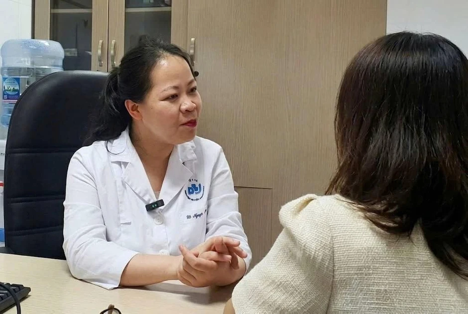 Dùng chung dầu gội, sữa tắm với bố mẹ có khiến trẻ dậy thì sớm?