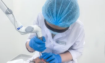 Dùng laser xóa xăm chân mày - Báo TinVina