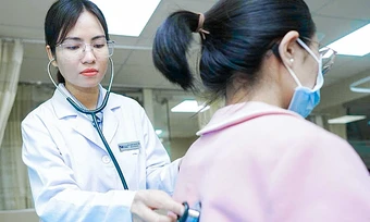 Dùng liệu pháp miễn dịch chữa ung thư thực quản được không? - Báo TinVina