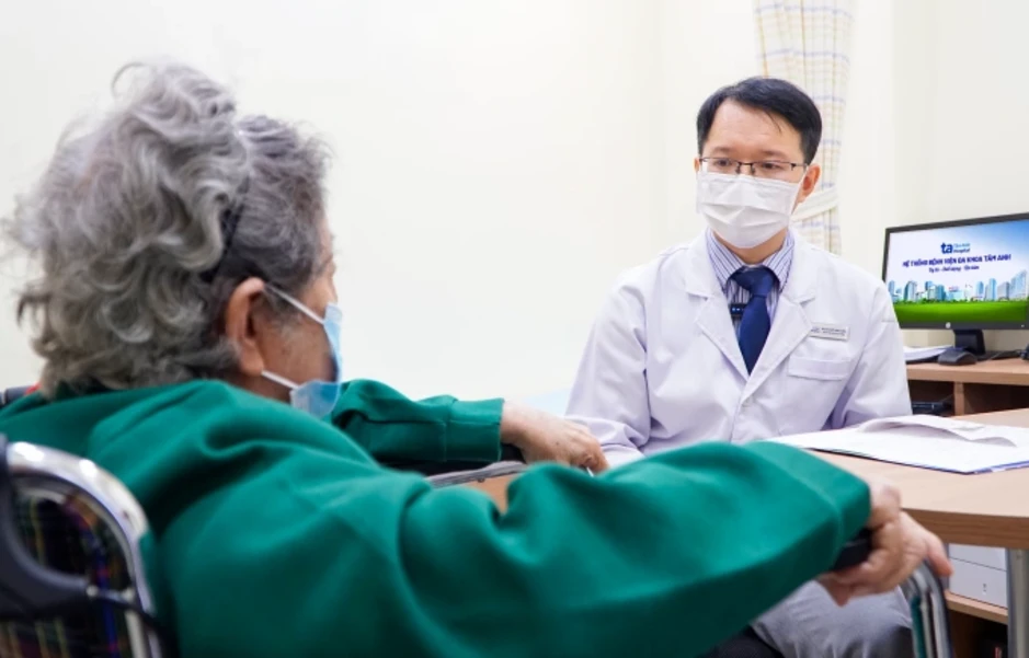 Dùng thuốc tiêu huyết khối tĩnh mạch cho cụ bà 91 tuổi - Báo TinVina