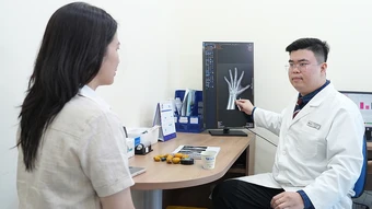 Dùng thuốc ức chế hormone ngăn dậy thì sớm - Báo TinVina