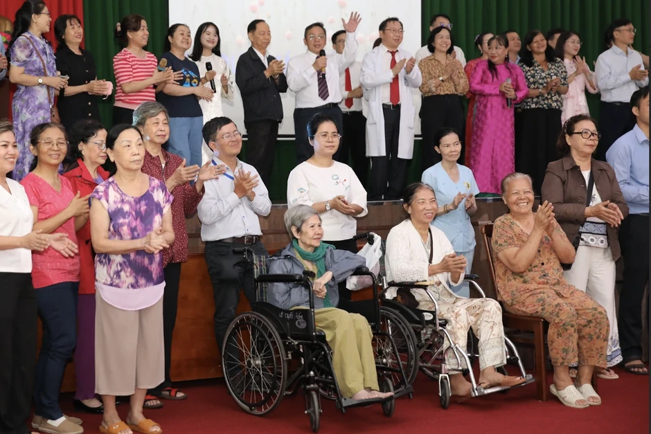 Dùng y nghệ thuật để "chữa lành" cho bệnh nhân tai biến, ung thư Dùng y nghệ thuật để "chữa lành" cho bệnh nhân tai biến, ung thư