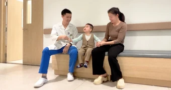Em bé 3 tuổi sống thực vật do đuối nước hồi sinh ngoạn mục nhờ oxy cao áp