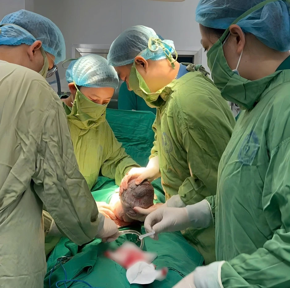 Em bé sinh ra với "đôi cánh nhỏ" trên lưng: Mẹ ơi! Con đến với mẹ rồi đây! Em bé sinh ra với "đôi cánh nhỏ" trên lưng: Mẹ ơi! Con đến với mẹ rồi đây!