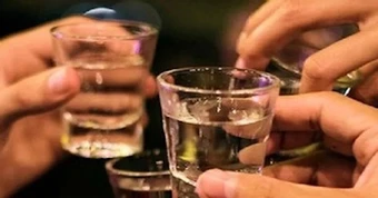 Ép người khác uống rượu, bia bị phạt tới 3 triệu đồng