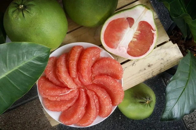 FDA cảnh báo những người thích ăn bưởi