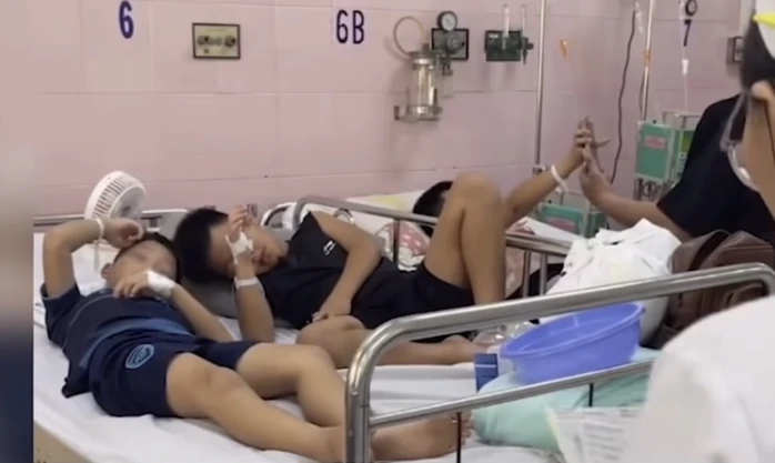 Gần 150 học sinh TPHCM nghi ngộ độc, Bộ Y tế yêu cầu làm rõ Gần 150 học sinh TPHCM nghi ngộ độc, Bộ Y tế yêu cầu làm rõ