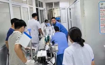 Gần 2 giờ ép tim cứu người bệnh ngừng tuần hoàn