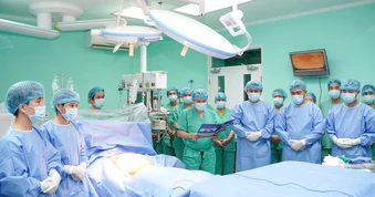 Gần 200 bác sĩ, nhân viên y tế xuyên đêm ghép 6 tạng từ một người hiến chết não