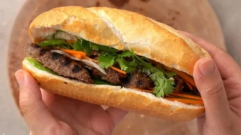 Gần 50 người nhập viện nghi do bánh mì ở Quảng Trị: Bộ Y tế chỉ đạo khẩn