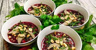 Gặp họa vì thói quen ăn tiết canh 'lấy may, cho đỏ' đầu tháng