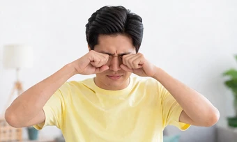 Ghèn mắt tiết lộ điều gì về sức khỏe? - Báo TinVina