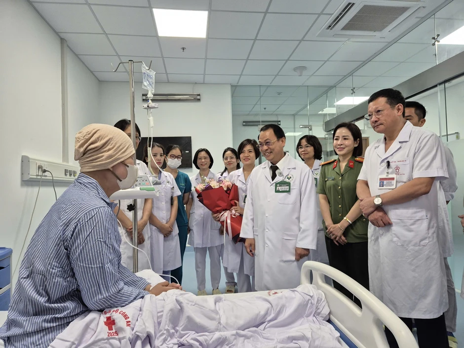 Ghép tế bào gốc cứu người mẹ trẻ mắc ung thư hiếm