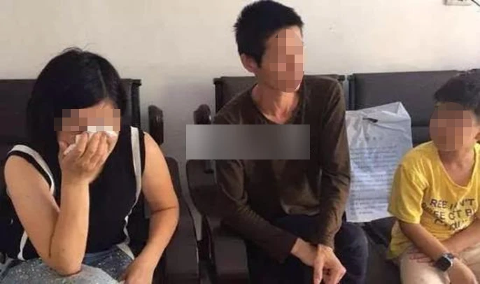 Gia đình 3 người lần lượt mắc ung thư tuyến giáp, bác sĩ phát hiện "thủ phạm" ngay trên bàn ăn của mọi gia đình Gia đình 3 người lần lượt mắc ung thư tuyến giáp, bác sĩ phát hiện "thủ phạm" ngay trên bàn ăn của mọi gia đình