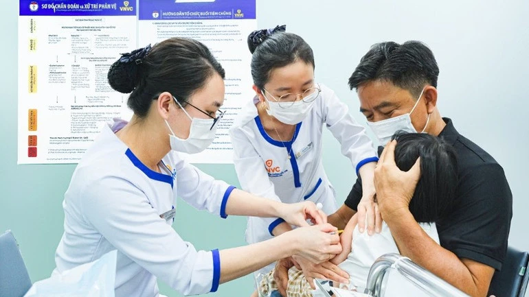 Gia tăng ca mắc tay chân miệng: Nhận biết ngay 6 dấu hiệu nguy hiểm ở trẻ Gia tăng ca mắc tay chân miệng: Nhận biết ngay 6 dấu hiệu nguy hiểm ở trẻ