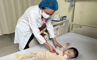 Gia tăng ca mắc tay chân miệng: Nhận biết ngay 6 dấu hiệu nguy hiểm ở trẻ