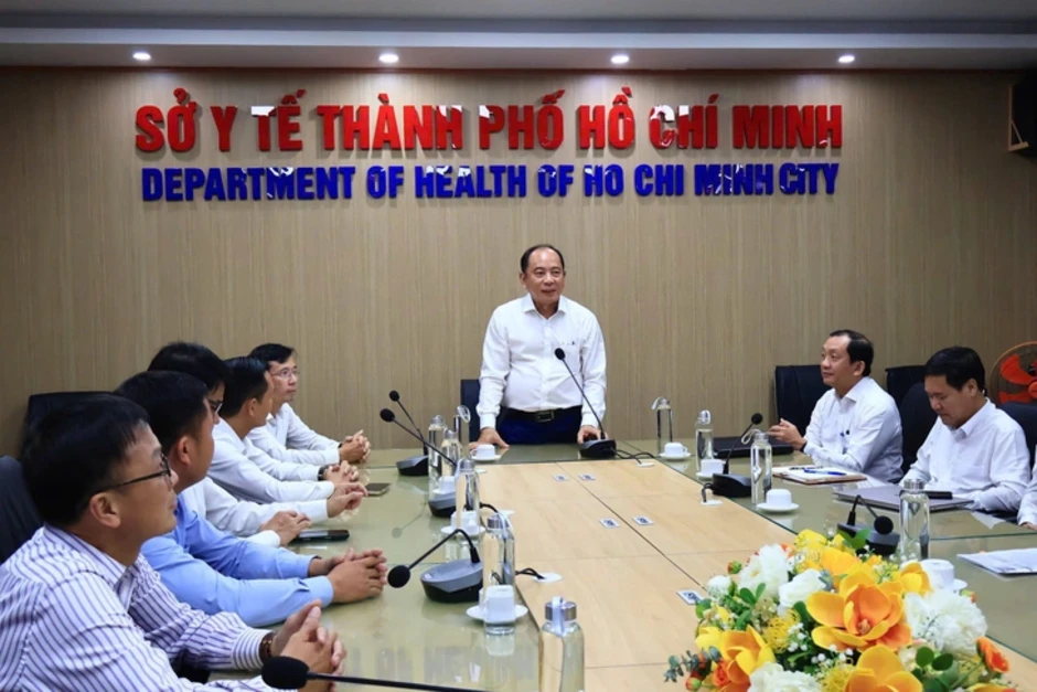 Giám đốc Sở Y tế TP.HCM: Giỏi chuyên môn thôi chưa đủ, y đức còn ở sự lắng nghe và trách nhiệm Giám đốc Sở Y tế TP.HCM: Giỏi chuyên môn thôi chưa đủ, y đức còn ở sự lắng nghe và trách nhiệm