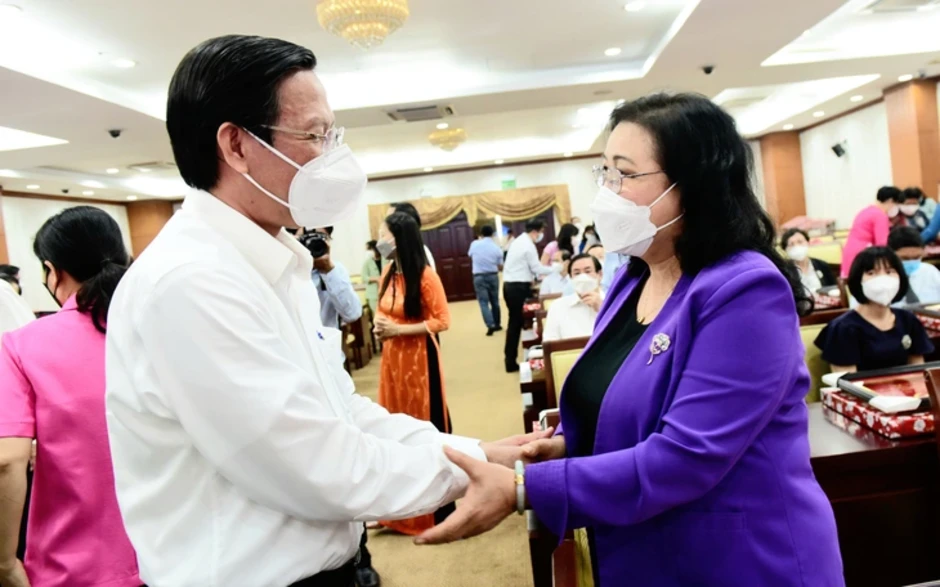 Giám đốc Sở Y tế TP.HCM: Giỏi chuyên môn thôi chưa đủ, y đức còn ở sự lắng nghe và trách nhiệm Giám đốc Sở Y tế TP.HCM: Giỏi chuyên môn thôi chưa đủ, y đức còn ở sự lắng nghe và trách nhiệm