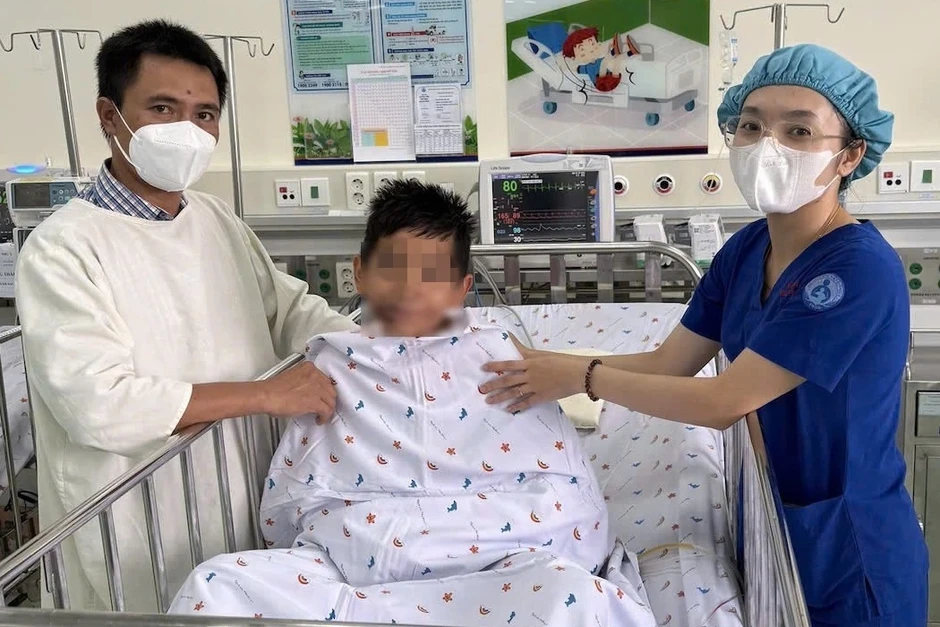 Giám đốc Sở Y tế TPHCM nói về 10 giờ không bỏ cuộc cứu bé trai nguy kịch Giám đốc Sở Y tế TPHCM nói về 10 giờ không bỏ cuộc cứu bé trai nguy kịch