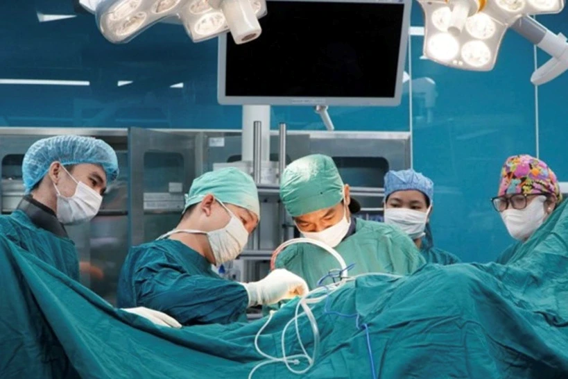 Giám đốc Sở Y tế TPHCM nói về 10 giờ không bỏ cuộc cứu bé trai nguy kịch Giám đốc Sở Y tế TPHCM nói về 10 giờ không bỏ cuộc cứu bé trai nguy kịch