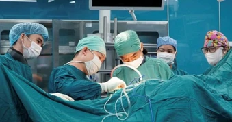 Giám đốc Sở Y tế TPHCM nói về 10 giờ không bỏ cuộc cứu bé trai nguy kịch