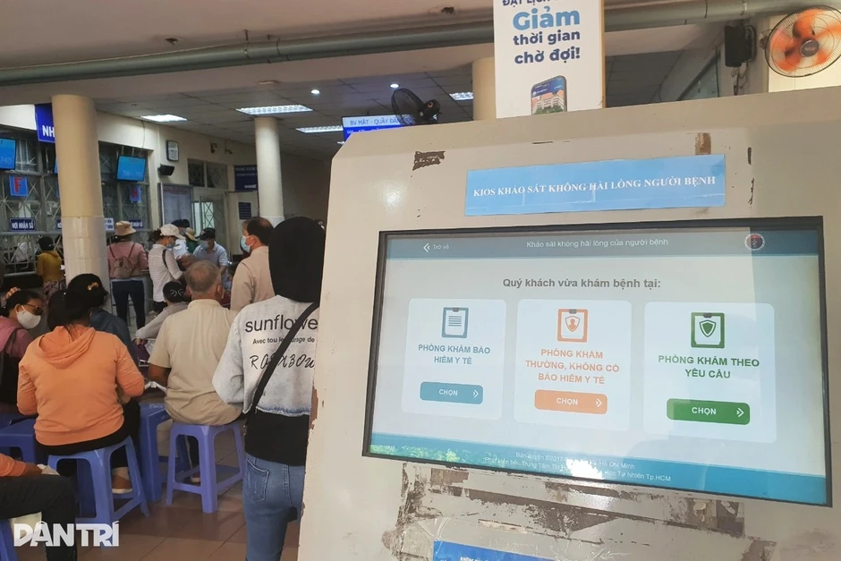 Giám đốc Sở Y tế TPHCM: "Có những đêm, tôi nhận được tin nhắn rất ngắn" Giám đốc Sở Y tế TPHCM: "Có những đêm, tôi nhận được tin nhắn rất ngắn"