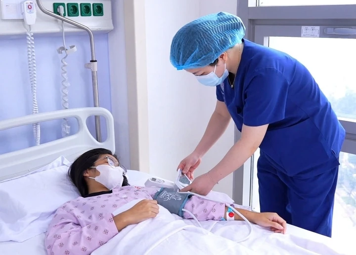 Giao mùa nóng lạnh thất thường, cảnh báo 'khung giờ tử thần' gây đột quỵ Giao mùa nóng lạnh thất thường, cảnh báo 'khung giờ tử thần' gây đột quỵ