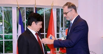 GS.TS Lê Danh Tuyên nhận Huân chương Công trạng Quốc gia của Pháp