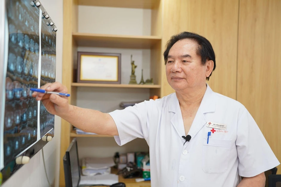 GS.TS.BS Hà Văn Quyết: Người nâng tầm tầm soát ung thư tiêu hóa tại Hưng Việt bằng 'mắt thần' nội soi GS.TS.BS Hà Văn Quyết: Người nâng tầm tầm soát ung thư tiêu hóa tại Hưng Việt bằng 'mắt thần' nội soi