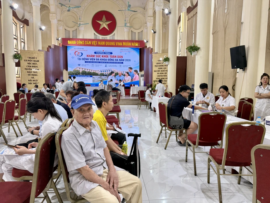 Hà Nội: Các cụ ở tuổi xưa nay hiếm hào hứng khám sức khỏe miễn phí Hà Nội: Các cụ ở tuổi xưa nay hiếm hào hứng khám sức khỏe miễn phí