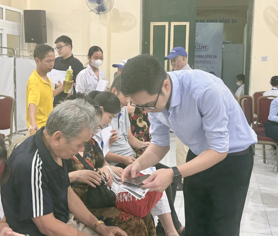 Hà Nội: Các cụ ở tuổi xưa nay hiếm hào hứng khám sức khỏe miễn phí Hà Nội: Các cụ ở tuổi xưa nay hiếm hào hứng khám sức khỏe miễn phí