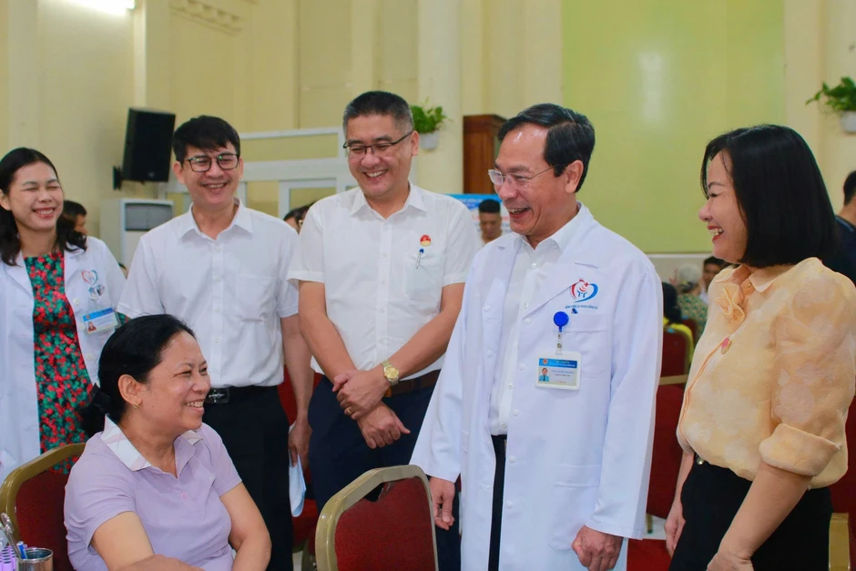 Hà Nội: Các cụ ở tuổi xưa nay hiếm hào hứng khám sức khỏe miễn phí Hà Nội: Các cụ ở tuổi xưa nay hiếm hào hứng khám sức khỏe miễn phí