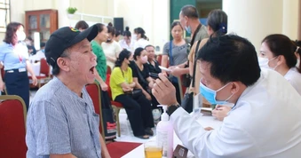 Hà Nội: Các cụ ở tuổi xưa nay hiếm hào hứng khám sức khỏe miễn phí