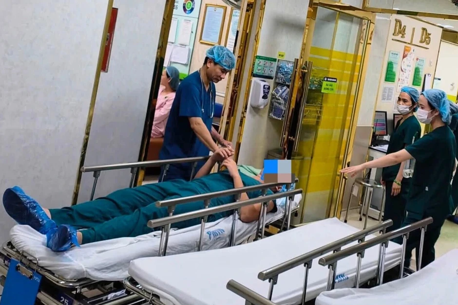 Hà Nội: Chồng ngất xỉu khi chứng kiến vợ đẻ mổ Hà Nội: Chồng ngất xỉu khi chứng kiến vợ đẻ mổ