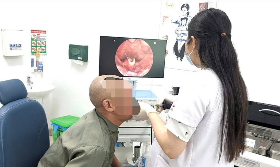 Hà Nội: Người đàn ông 66 tuổi tắc đường thở, phải nhập viện cấp cứu vì thói quen nhai đá lạnh giải nhiệt Hà Nội: Người đàn ông 66 tuổi tắc đường thở, phải nhập viện cấp cứu vì thói quen nhai đá lạnh giải nhiệt