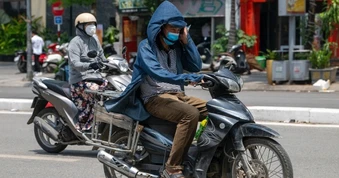 Hà Nội: Say nắng khi giao hàng giữa trưa, shipper gặp tai nạn