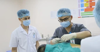 Hà Nội tung loạt ưu đãi mới để giữ chân, thu hút bác sĩ