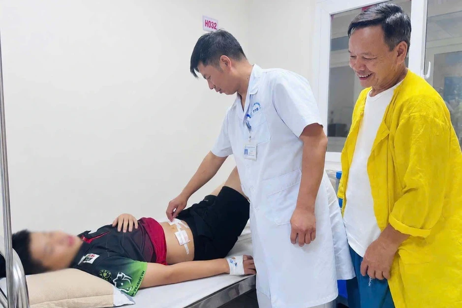 Hai bệnh nhi bị thủng ruột do nuốt phải xương lợn Hai bệnh nhi bị thủng ruột do nuốt phải xương lợn