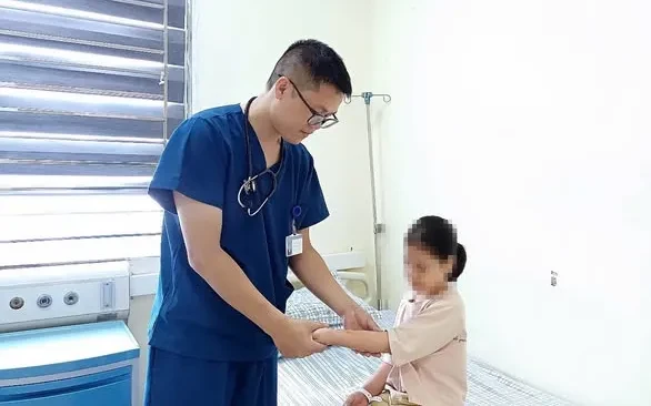 Hai chị em nhập viện vì bị rết cắn khi ngủ Hai chị em nhập viện vì bị rết cắn khi ngủ