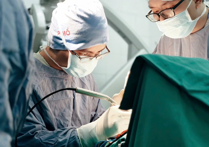 Hai học sinh nhập viện vì tai nạn học đường từ trò đùa nghịch Hai học sinh nhập viện vì tai nạn học đường từ trò đùa nghịch