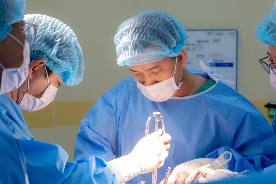 Hai lần đặt cược vào nền y học Việt Nam của cụ bà ngoại quốc gần trăm tuổi Hai lần đặt cược vào nền y học Việt Nam của cụ bà ngoại quốc gần trăm tuổi