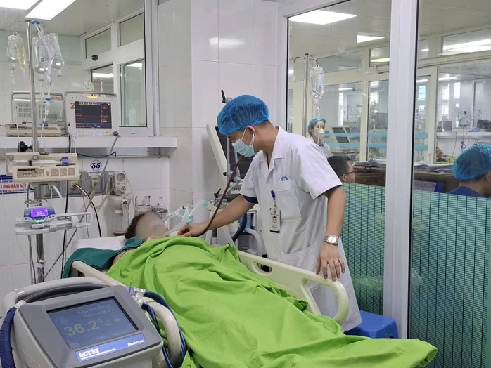 Hai người đàn ông nhập viện vì sốc nhiệt giữa đợt nắng nóng gay gắt Hai người đàn ông nhập viện vì sốc nhiệt giữa đợt nắng nóng gay gắt