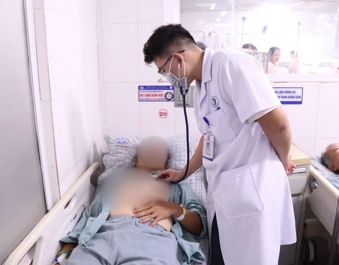 Hai người đàn ông nhập viện vì sốc nhiệt giữa đợt nắng nóng gay gắt Hai người đàn ông nhập viện vì sốc nhiệt giữa đợt nắng nóng gay gắt